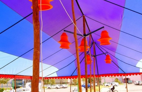 אוהל צבעוני